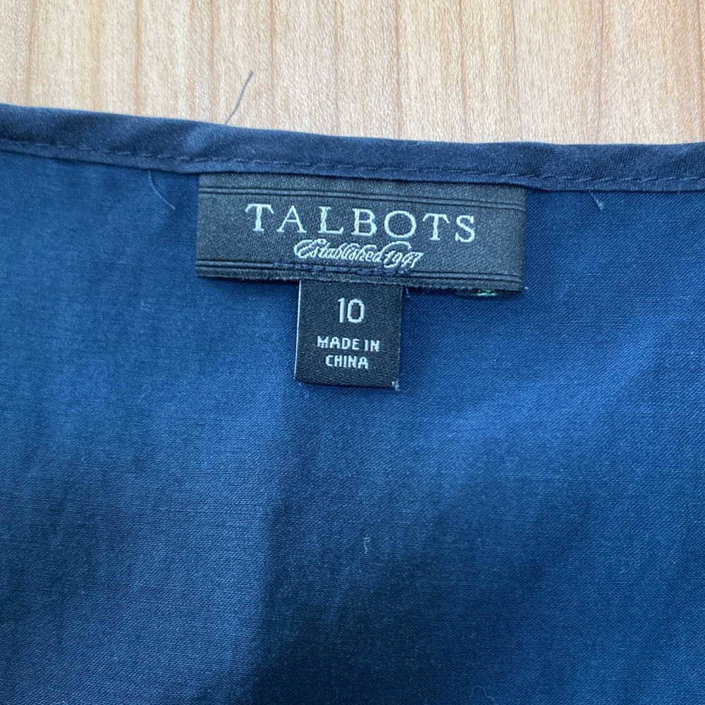 Talbots silk blend navy silk and cotton blue scalloped necklace blouse size 10 - Picture 4 of 6